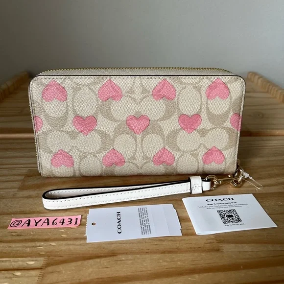 Coach Wallet🎈🎈 - Picture 2 of 9